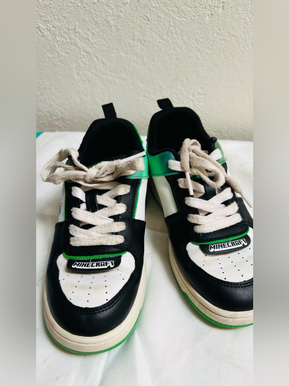 Minecraft Kids' Black White & Green Minecraft boys Sneakers size 13